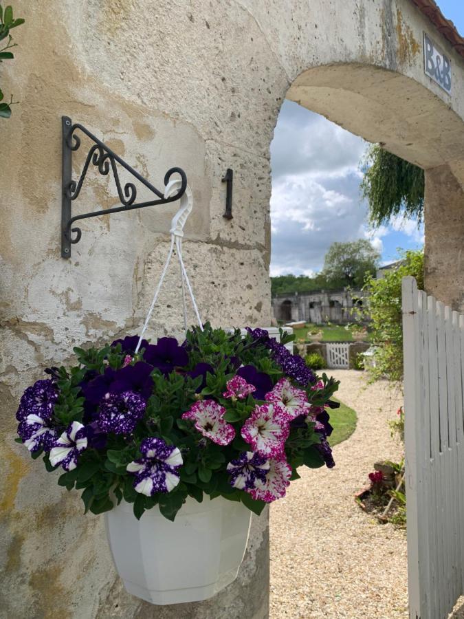 La Maison Du Pont La Rochebeaucourt-et-Argentine Buitenkant foto